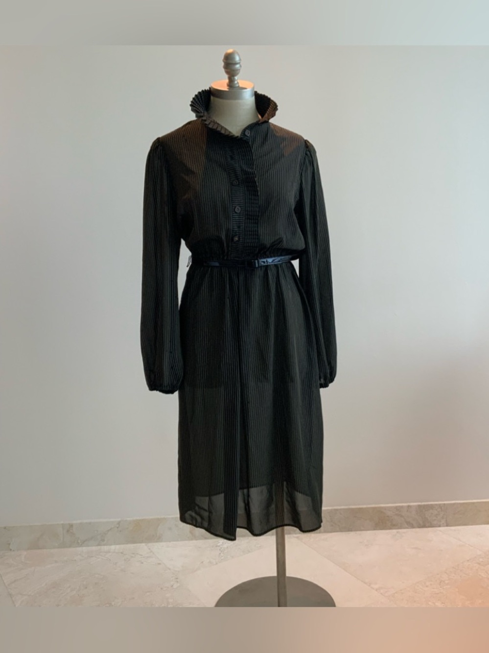 Vtg. Chic Donna Morgan Black Long-Sleeve Shirtdress w/ Ruffled Collar sz Sm